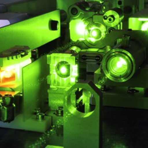 How Do Laser Power and Emission Differ in CW and Pulsed Lasers?