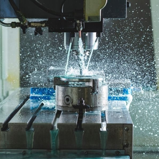 ¿Qué especificaciones técnicas debo tener en cuenta al comprar una máquina CNC?